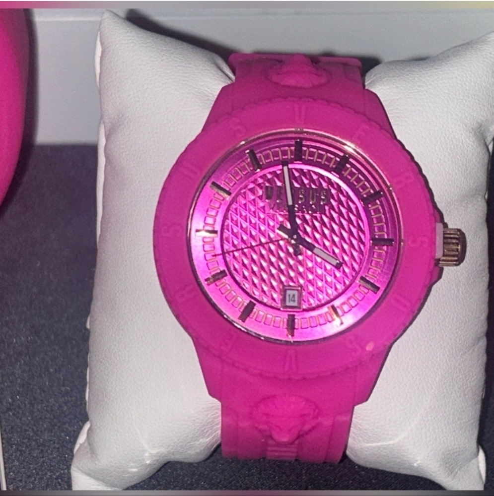 Versace Versus Watch - Picture 4 of 9